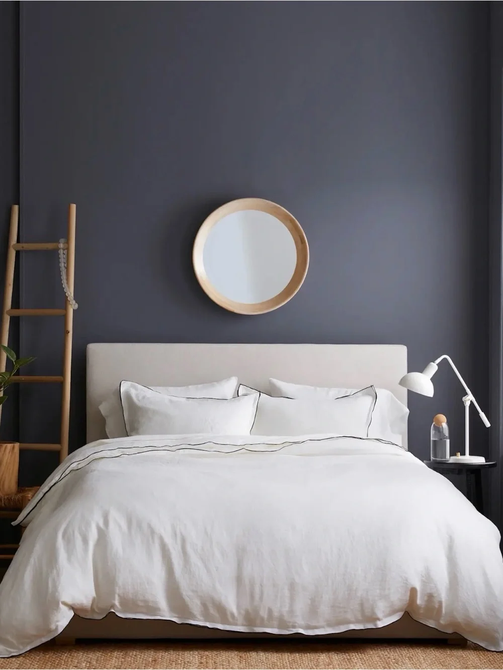 NWOT European Linen White Duvet Cover Set with Navy Piping - Retail $190
